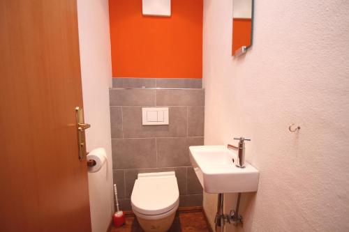 a small bathroom with a toilet and a sink at Appartements Reiterhaus in Wagrain