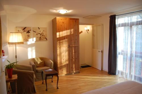 a living room with a couch and a wooden door at Gîte dans un Domaine Historique in Chevreuse