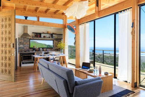 an open living room with a view of the ocean at Lodge Alas de Matanzas in Matanzas