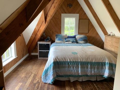 Ένα ή περισσότερα κρεβάτια σε δωμάτιο στο Whalers Cottage