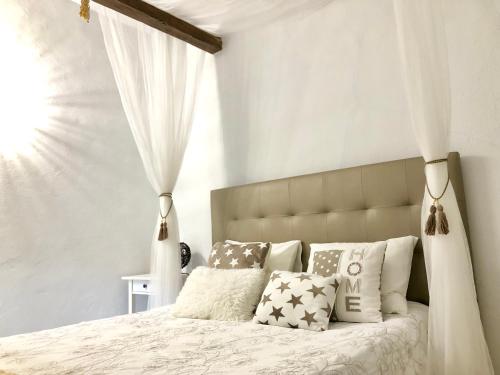 Tempat tidur dalam kamar di Villa Paula Golf Wine & Relax