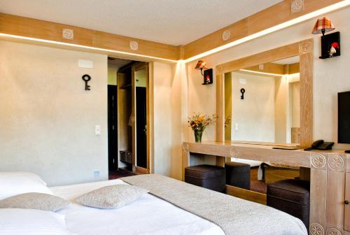 a bedroom with two beds and a vanity with a mirror at Domeniul Dornei in Vatra Dornei