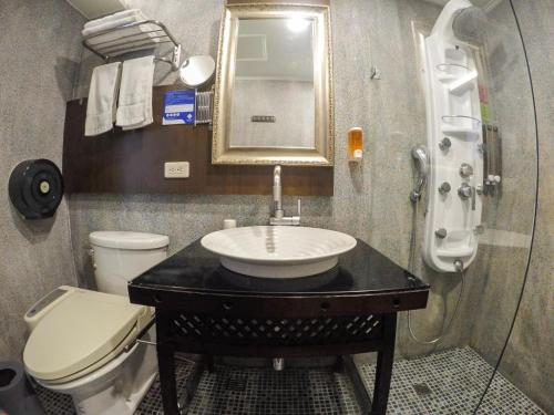 a bathroom with a sink and a toilet at MF Hotel, penghu in Magong