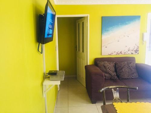 TV in/ali zabaviščno središče v nastanitvi Mathlyn Guesthouse Gaborone