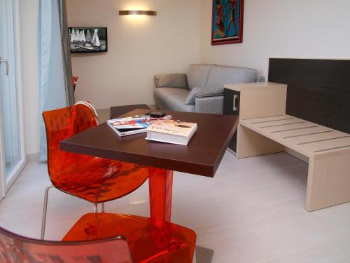 Imagen de la galería de Hotel Garnì Corallo, en Nago-Torbole