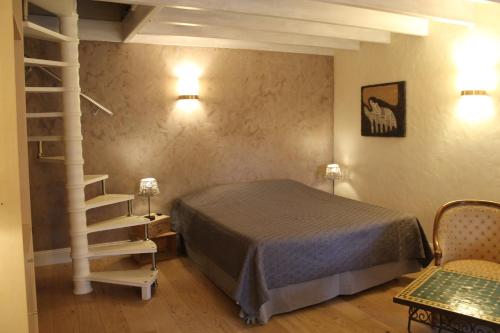 מיטה או מיטות בחדר ב-Côté Chambres