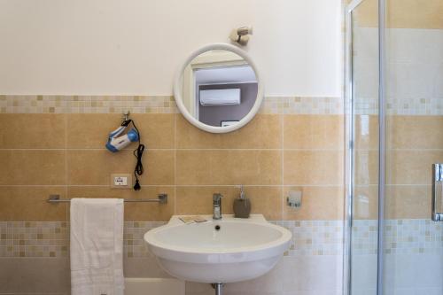 Koupelna v ubytování B&B Una Terrazza sul Golfo di Sferracavallo
