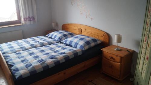 Postel nebo postele na pokoji v ubytování Ferienwohnung auf einem richtigen Bauernhof