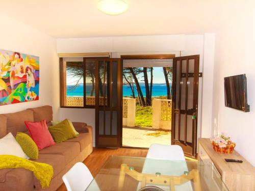 Zdjęcie z galerii obiektu Apartment in Sanxenxo with Ocean View w mieście Sanxenxo