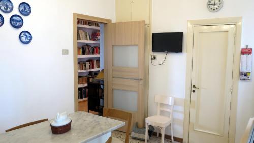 Spacious panoramic apartment - half way Center-Vomero district