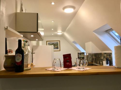 Η κουζίνα ή μικρή κουζίνα στο 2 BR apartment on walk street