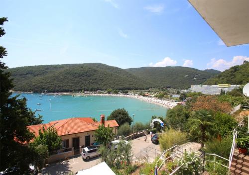 4 persons app with great sea view,AC,WiFi,399