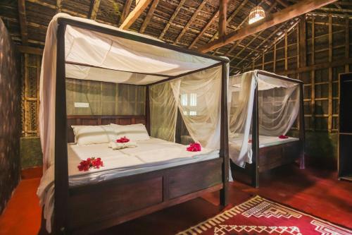 Postel nebo postele na pokoji v ubytování Palm Trees Ayurvedic Heritage