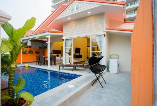 Peldbaseins naktsmītnē Pattaya Pool Villa 39B 300 mater to beach gate vai tās tuvumā