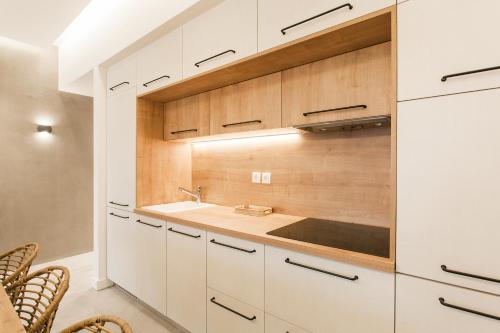 *** Apt 110m2 3bed 2bath, walk to Acropolis ***
