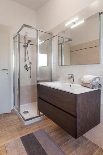 a bathroom with a tub and a shower with a sink at Sunset Home Sperlonga - Allogio per uso turistico Giulia Sabella in Sperlonga