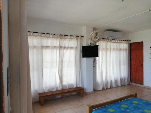 Μια τηλεόραση ή/και κέντρο ψυχαγωγίας στο Hotel Brisas del Mar San Antero