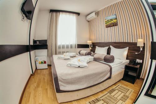 Voodi või voodid majutusasutuse Dostar Hotel toas