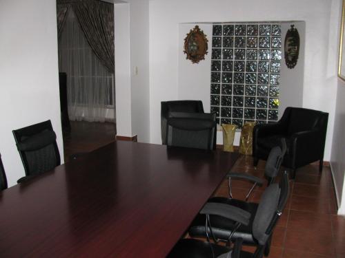 Ruang duduk di Bruno Comfort Suites