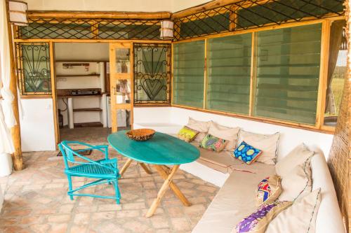 a living room with a couch and a table at Sunset View Tofo in Praia do Tofo