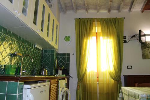 A kitchen or kitchenette at Gmax Guelfa Apartments