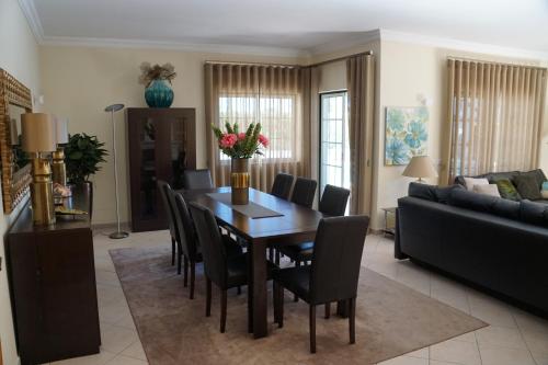Χώρος καθιστικού στο Charming Exceptional Golf Villa in Algarve