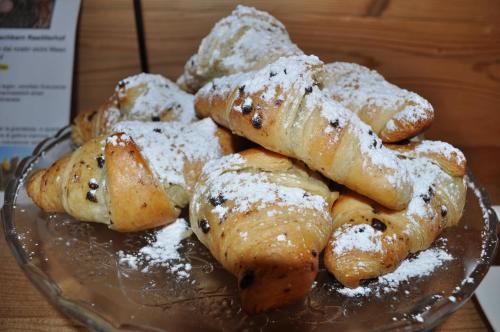 a plate of pastries covered in powdered sugar at Boutique Pension Erlacher - Adults Only in Villandro