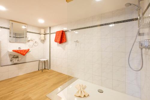 a bathroom with a shower and a sink at Gästehaus Schlegel in Gunzesried