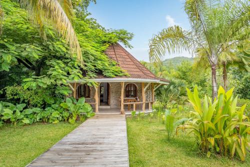 Jardín al aire libre en Bliss Hotel Praslin
