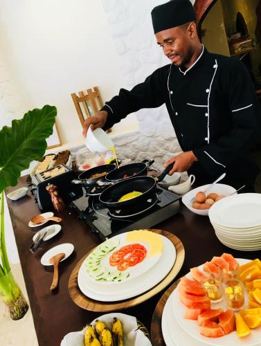 Comida en o cerca de este hotel