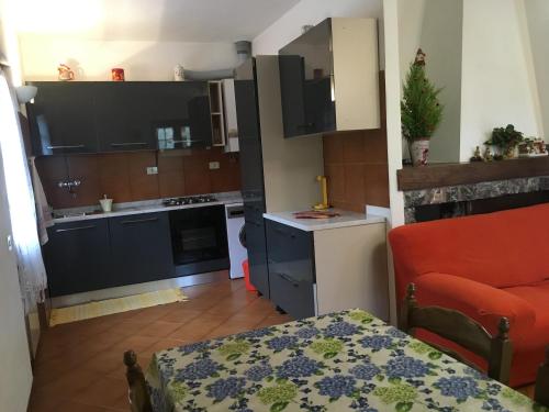 Una cocina o cocineta en Le Ginestre