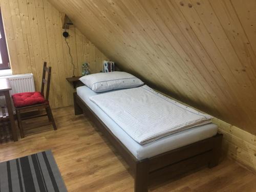 Postel nebo postele na pokoji v ubytování Guest House LUFT Sněžník
