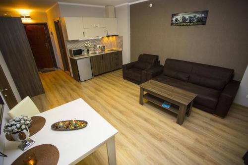 Кухня или мини-кухня в Lux Apartment
