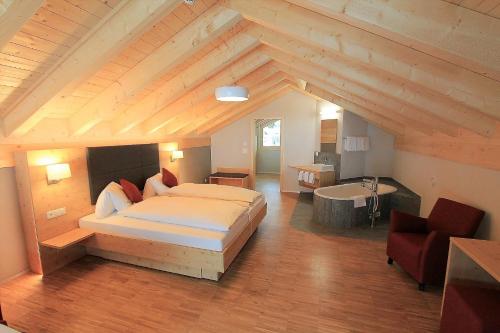 Un pat sau paturi într-o cameră la Hotel Espen