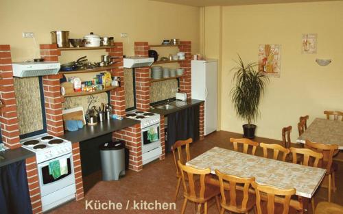 Reštaurácia alebo iné gastronomické zariadenie v ubytovaní Hostel kangaroo-stop