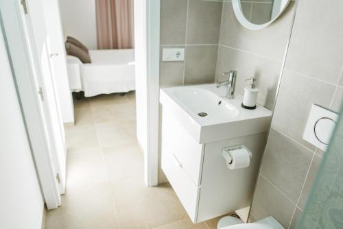 Un baño de Apartamentos ZHR