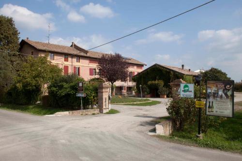 a house with a street sign in front of it at Agriturismo Il Bove in Reggio Emilia