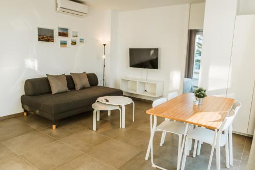 Una televisión o centro de entretenimiento en Apartamentos ZHR