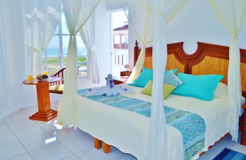 מיטה או מיטות בחדר ב-Corales Suites