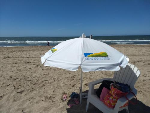El plano del piso de Apart en la Playa Mar de las Pampas