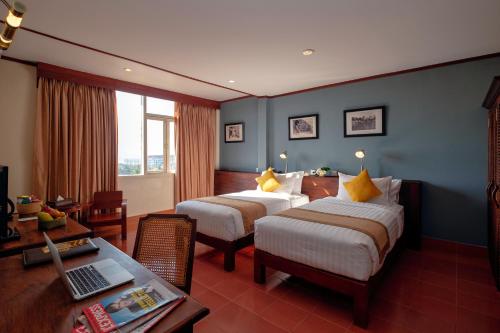 Postel nebo postele na pokoji v ubytování Pakse hotel & Restaurant