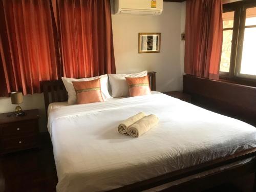 Gallery image of Rock Garden E28 4 bedroom Pool villa in Mae Pim