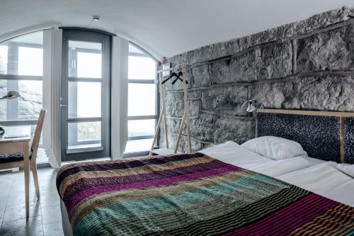 Säng eller sängar i ett rum på Fårösunds Fästning