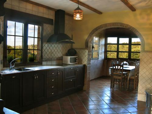 Η κουζίνα ή μικρή κουζίνα στο Casa Rural Balcón del Camino Viejo