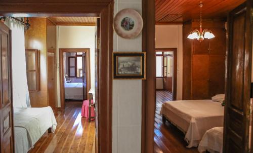 Foto Under the Clock Tower (Greek Traditional 125m2 home) 6