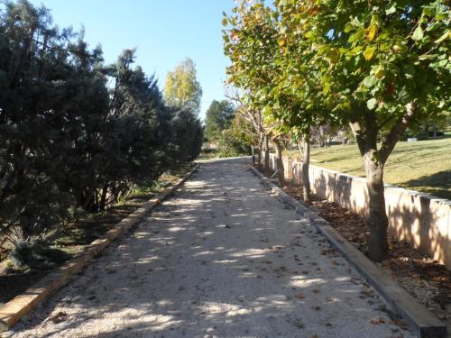 Κήπος έξω από το La Bastide des Roses