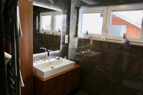 Ένα μπάνιο στο Apartments Boldin