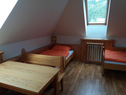 a room with two bunk beds and a table at Penzion Ve Staré škole in Vlastějovice