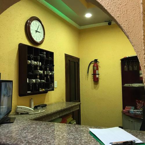 TV a/nebo společenská místnost v ubytování Hostal Puerto Azul