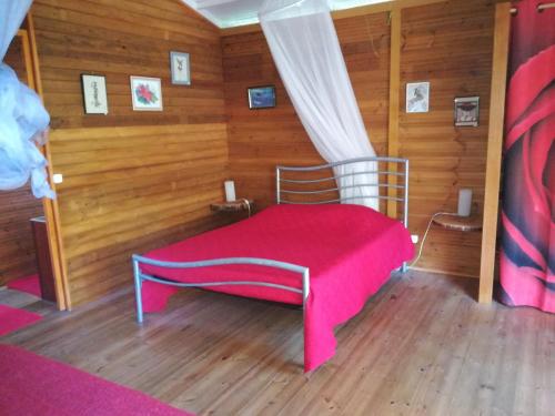 Katil atau katil-katil dalam bilik di Chalet en bois
